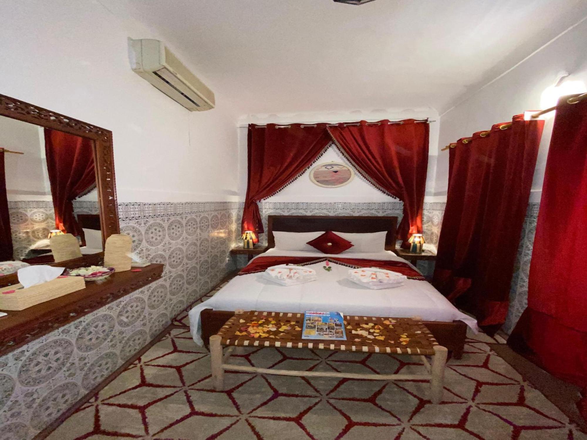 Riad Lazord De Marrakech Entier Marrakesh Exteriör bild
