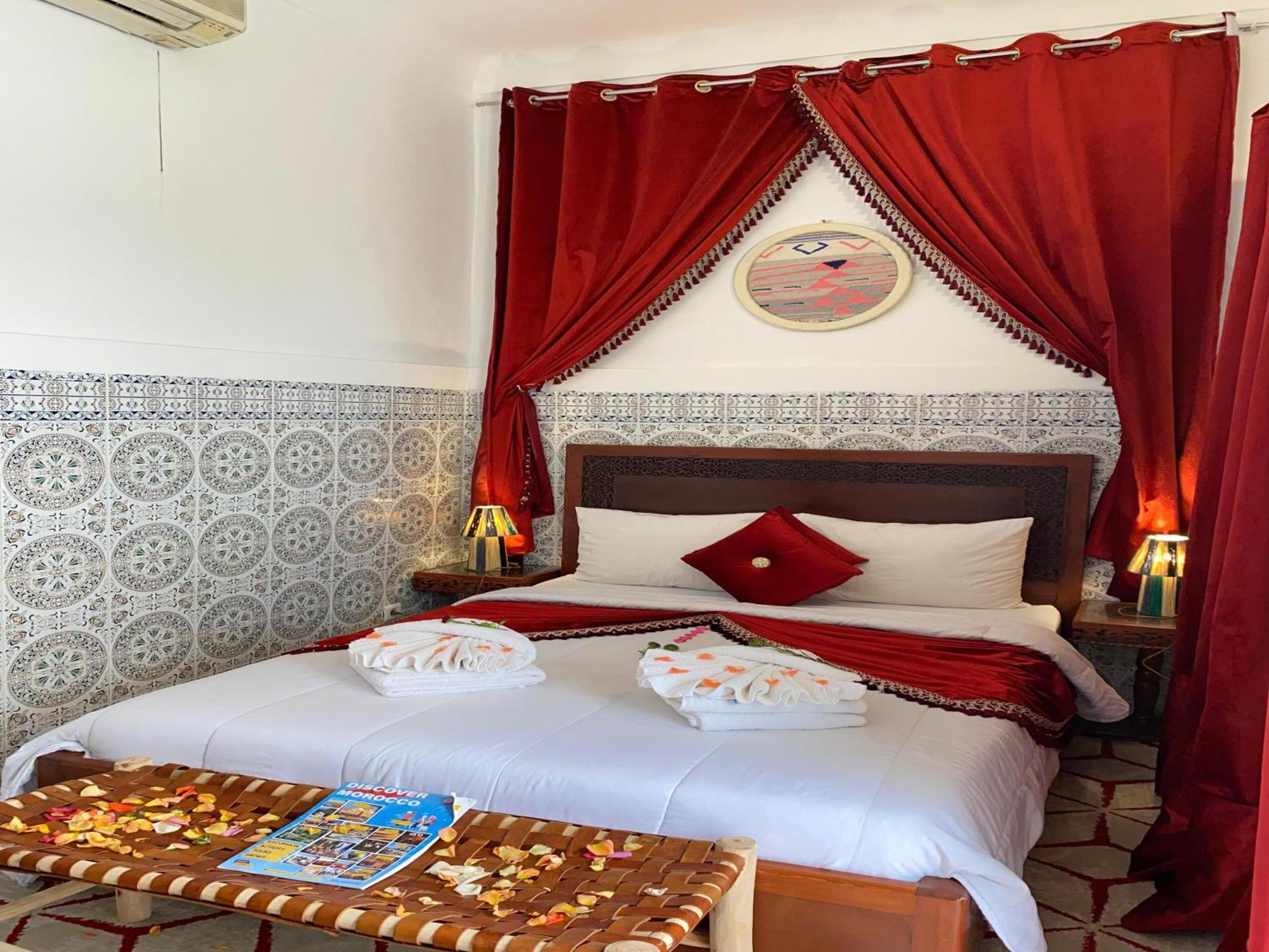 Riad Lazord De Marrakech Entier Marrakesh Exteriör bild