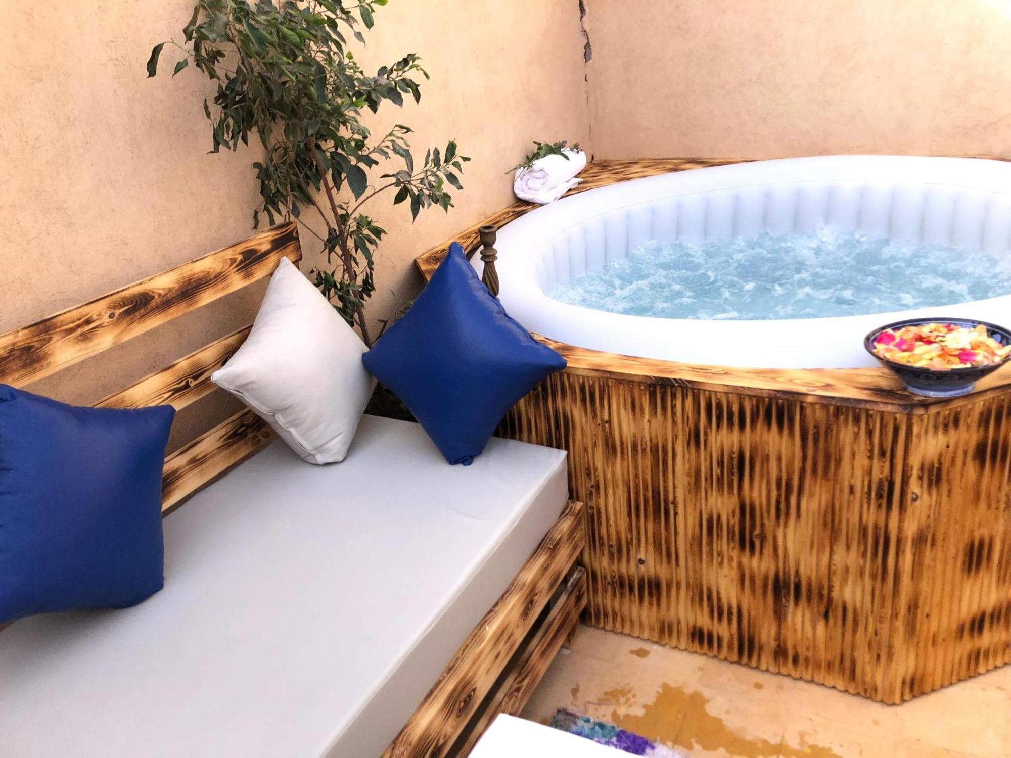 Riad Lazord De Marrakech Entier Marrakesh Exteriör bild